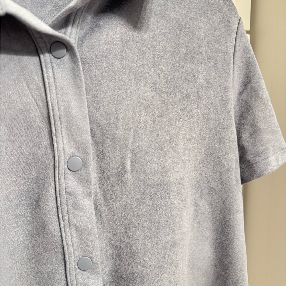 Velvet Short-Sleeve Button-Up Shirt - Picture 5 of 7